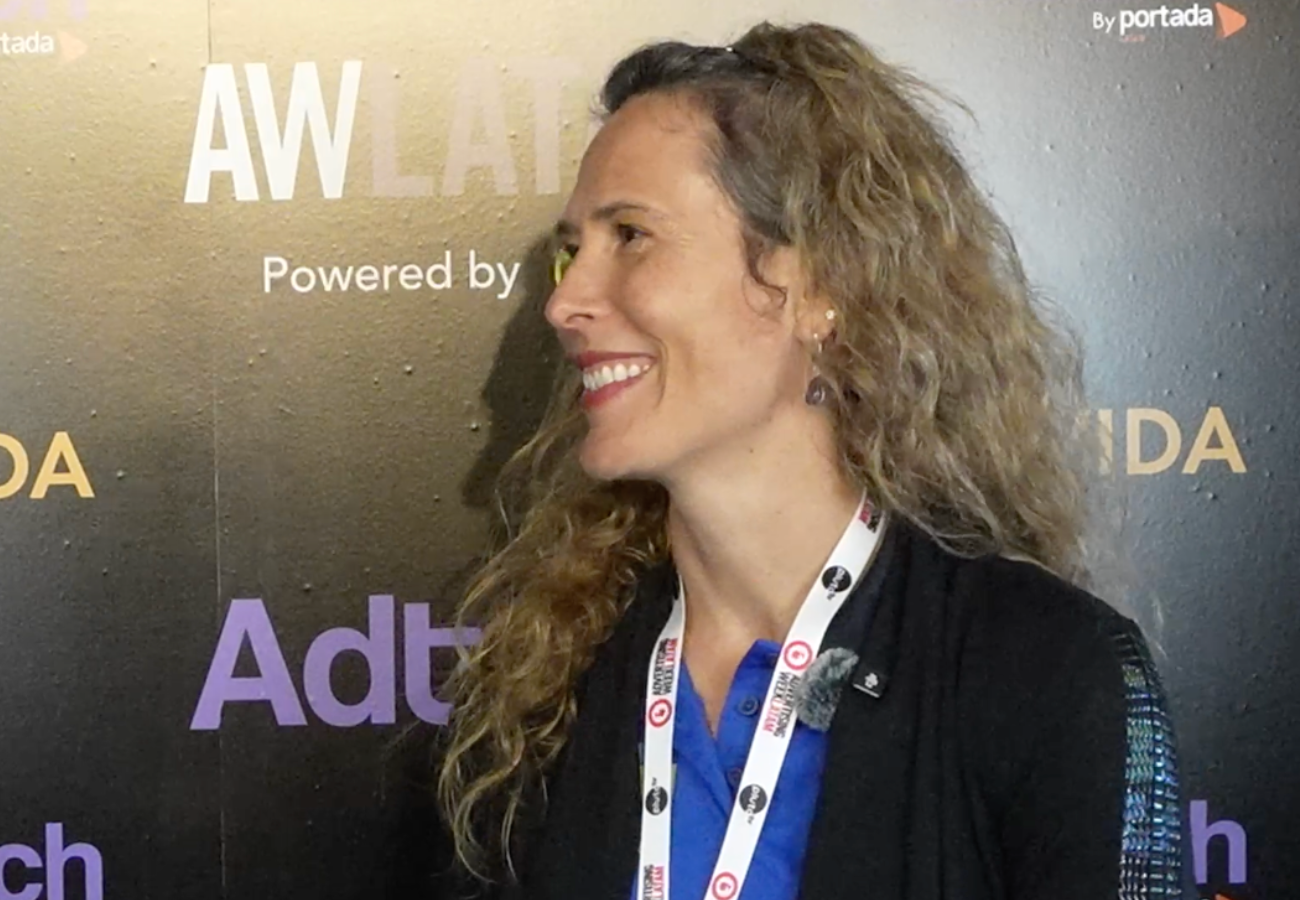 Sol Arnedo en Adweek Latam 2025, compartiendo su experiencia en el management de creadores y la evolución del marketing de influencers. Imagen: Adtech