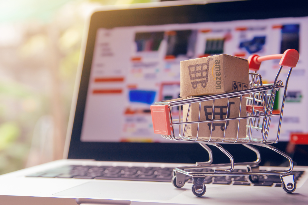 Top 5 e-commerce más visitados del mundo en 2025, encabezados por Amazon, Temu y AliExpress. Imagen: IA / Canva.