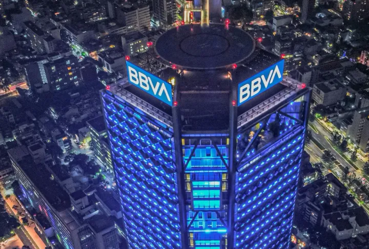 Imagen de la Torre BBVA en la CDMX, vía Pexels.